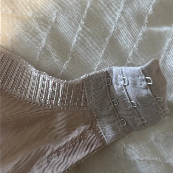 Elomi White Satin Bra - Picture 4 of 6